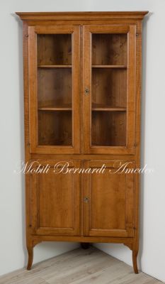 Mobile ad angolo in legno massello di noce stile classico con vetrina