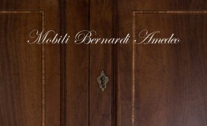 Mobile ad angolo in legno di noce massiccio arte povera 2 ante