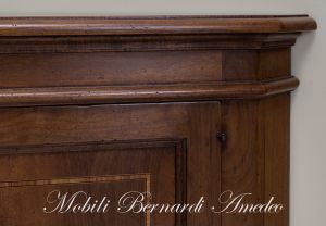 Mobile ad angolo in legno di noce massiccio arte povera 2 ante