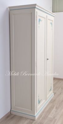 Armadio da camera in legno con 2 ante laccato colore bianco crema con decori floreali