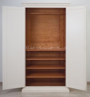 Armadio guardaroba classico a 2 ante finitura bianco anticato con parti interne verniciate tinta legno