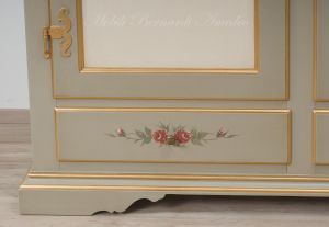 Hand-lacquered wood wardrobe with floral decorations and gold leaf
