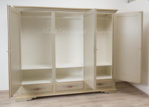 Hand-lacquered wood wardrobe with floral decorations and gold leaf