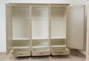 Hand-lacquered wood wardrobe with floral decorations and gold leaf