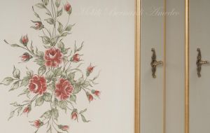 Hand-lacquered wood wardrobe with floral decorations and gold leaf