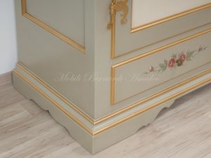Hand-lacquered wood wardrobe with floral decorations and gold leaf