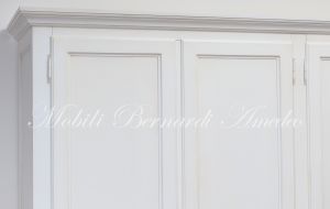 Armadio stile classico finitura laccata bianco anticato con 4 porte in battuta