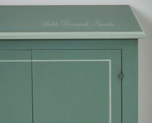 Mobiletto in legno massello finitura laccata colore verde due ante
