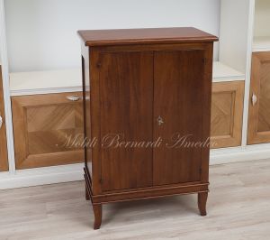 Classic style cabinet in solid walnut with 2 doors, height 105 cm