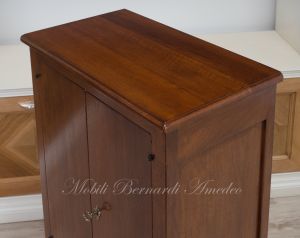 Classic style cabinet in solid walnut with 2 doors, height 105 cm