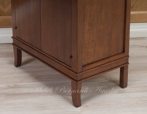 Classic style cabinet in solid walnut with 2 doors, height 105 cm