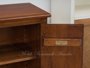 Classic style cabinet in solid walnut with 2 doors, height 105 cm