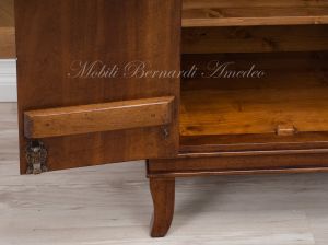 Classic style cabinet in solid walnut with 2 doors, height 105 cm