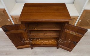 Classic style cabinet in solid walnut with 2 doors, height 105 cm