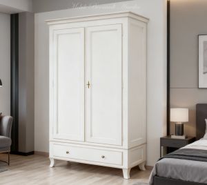 Armadietto da camera o ingresso stile classico finitura laccata inserito in ambiente moderno