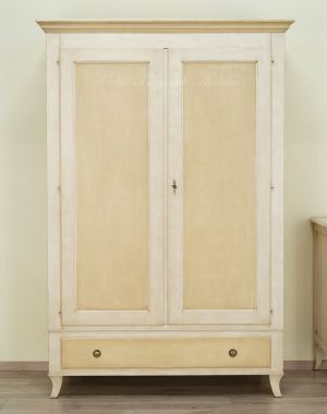 Armadio in legno finitura laccata bicolore molto anticato smontabile