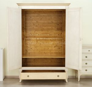 Armadio in legno finitura laccata bicolore molto anticato smontabile