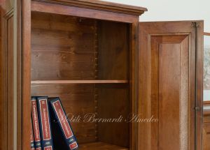 Classic style 2-door lockable cabinet in solid walnut wood