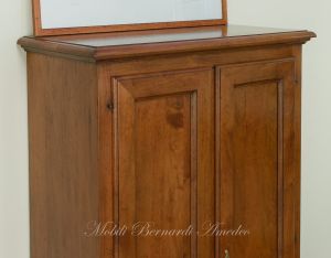 Classic style 2-door lockable cabinet in solid walnut wood