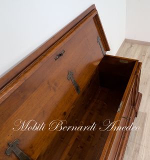 Cassapanca in legno massello di noce stile classico con lunghezza 120 cm