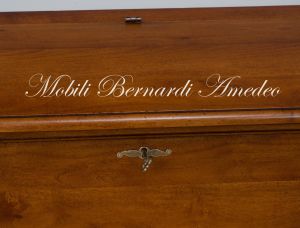 Classic style chest made of solid walnut wood, length 140 cm