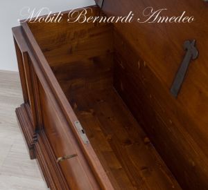 Classic style chest made of solid walnut wood, length 140 cm