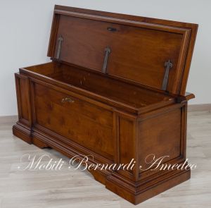 Classic style chest made of solid walnut wood, length 140 cm