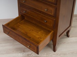 Cassettiera in legno massiccio stile classico con intarsio - cassetti con incastri a coda di rondine