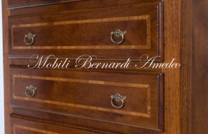 Cassettiera settimanale realizzata artigianalmente in legno massello di noce con intarsio in bois de rose