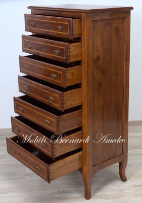 Cassettiera settimanale realizzata artigianalmente in legno massello di noce con intarsio in bois de rose