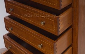 Cassettiera cinquino in legno massello di noce con intarsio stile classico