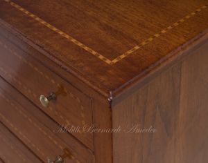 Cassettiera cinquino in legno massello di noce con intarsio stile classico
