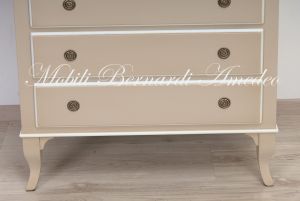 Cassettiera in legno massello stile classico con finitura laccata colore bianco e tortora