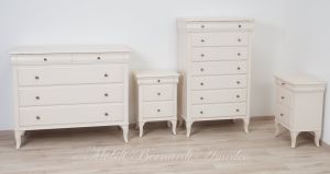 Mobili realizzati artigianalmente in legno massello stile classico finitura colore bianco per camera da letto