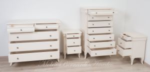 Mobili realizzati artigianalmente in legno massello stile classico finitura colore bianco per camera da letto