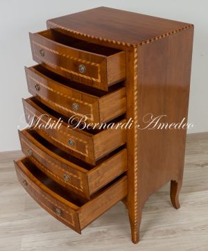 Cassettiera in stile classico costruita artigianalmente in legno di noce con 5 cassetti intarsiati