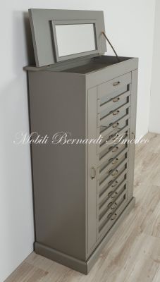 Cassettiera da camera in legno massello laccato grigio con specchio e cassettini con vetro