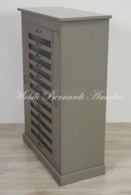 Cassettiera da camera in legno massello laccato grigio con specchio e cassettini con vetro