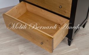 Cassettiera con 5 cassetti grandi in legno massello finitura nero anticato e noce chiaro