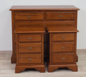 Cassettone stile classico veneto costruito artigianalmente in legno massello di noce con intarsio