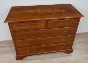 Cassettone stile classico veneto costruito artigianalmente in legno massello di noce con intarsio