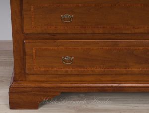 Cassettone stile classico veneto costruito artigianalmente in legno massello di noce con intarsio