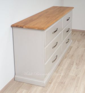 Cassettone lungo con 6 cassetti grandi realizzato in legno massello stile classico-contemporaneo con finiture moderne