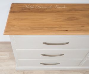 Cassettone lungo con 6 cassetti grandi realizzato in legno massello stile classico-contemporaneo con finiture moderne