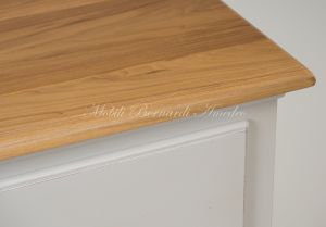 Cassettone lungo con 6 cassetti grandi realizzato in legno massello stile classico-contemporaneo con finiture moderne