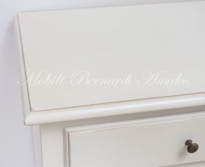 Classic style chest of drawers handcrafted in solid wood and lacquered in antique white