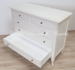 Classic style chest of drawers handcrafted in solid wood and lacquered in antique white