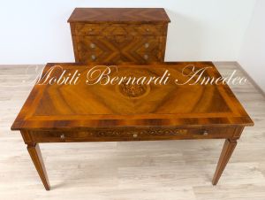 Mobili realizzati artigianalmente in legno massello con intarsi stile neoclassico
