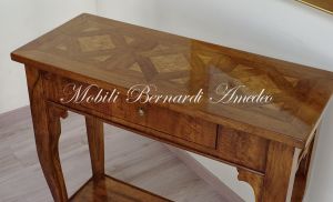 Consol in legno massello di noce con intarsi in rovere stile classico produzione artigianale