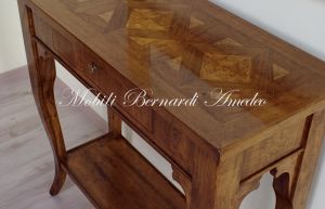 Consol in legno massello di noce con intarsi in rovere stile classico produzione artigianale